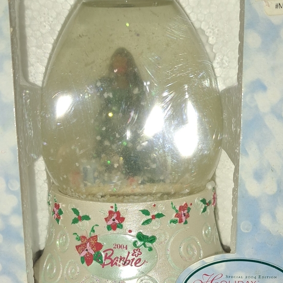 2004 Barbie Collector Musical Water Globe - Picture 2 of 7